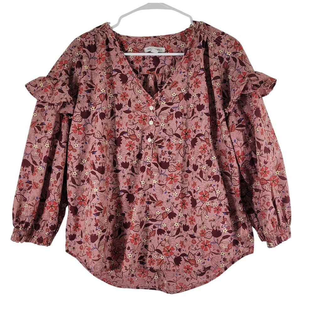 Chic Floral Button-Up Blouse